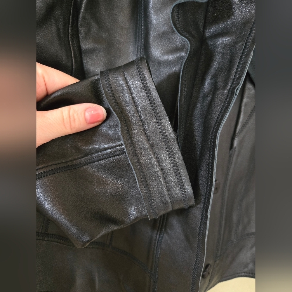 Tahari | Elegant Black Ruffled Women's Leather Jacket, Ptp 19 1/2" - Picture 7 of 8